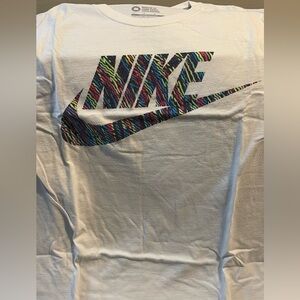 White/Multicolor Shortsleeve Nike Tee: Size Medium